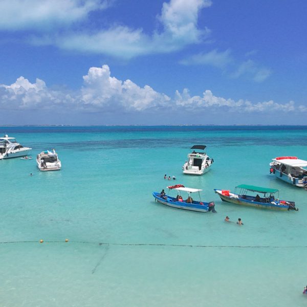 Ferry, catamarán y lancha para ir a Isla Mujeres desde Cancún